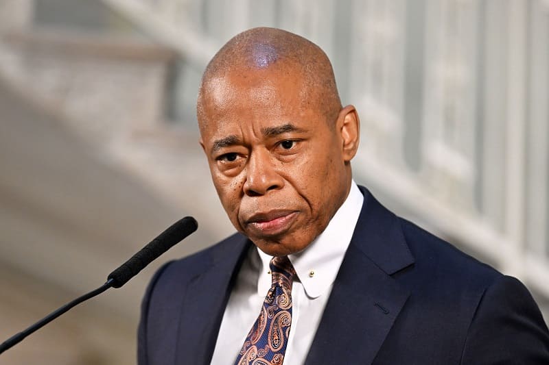 Ex-NYC Mayor’s Crypto Token Crash Draws Rug Pull Claims