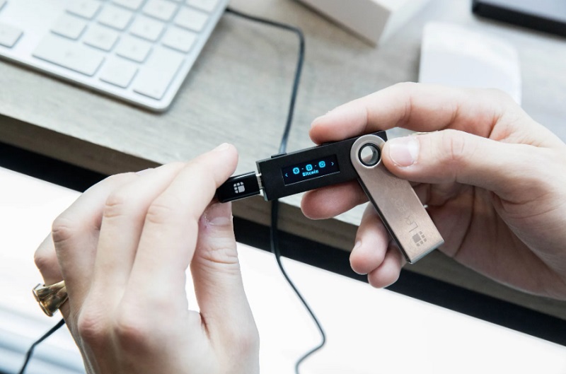 Hot Wallets vs. Cold Wallets: Risks and Benefits in 2025–2026